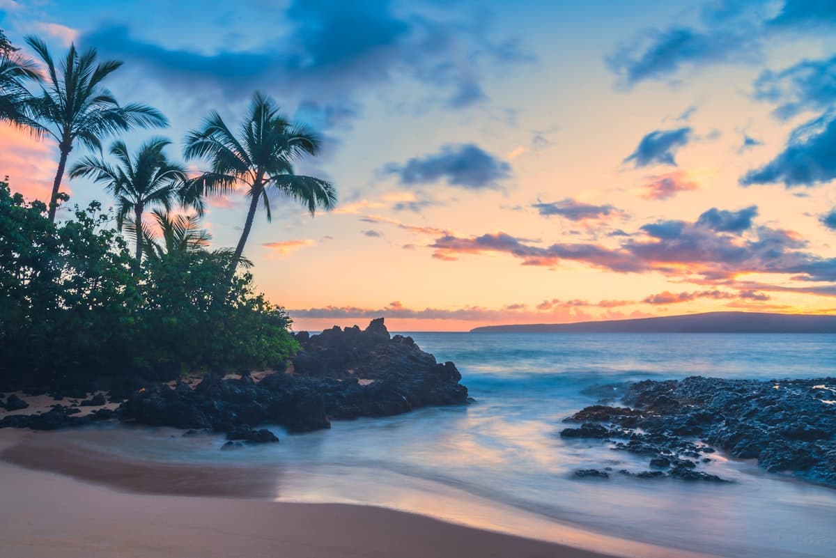 Hawaii Beyond the Beaches: Volcanoes, Culture, and the Local Plate